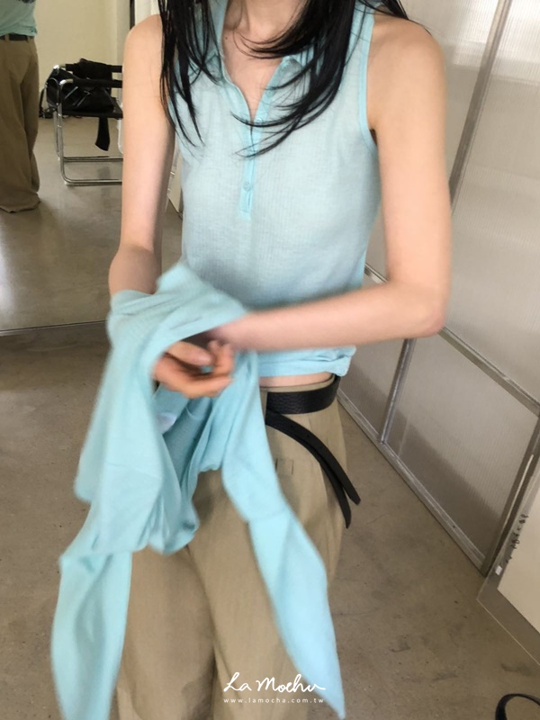 排釦翻領無袖透膚上衣